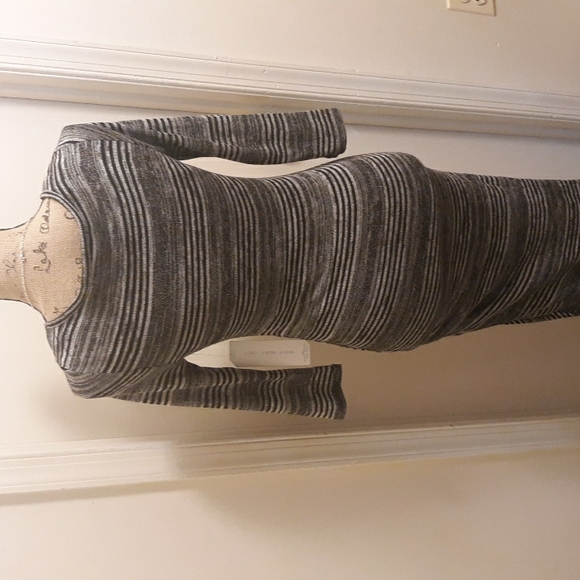 A sweater dress - Picture 4 of 6